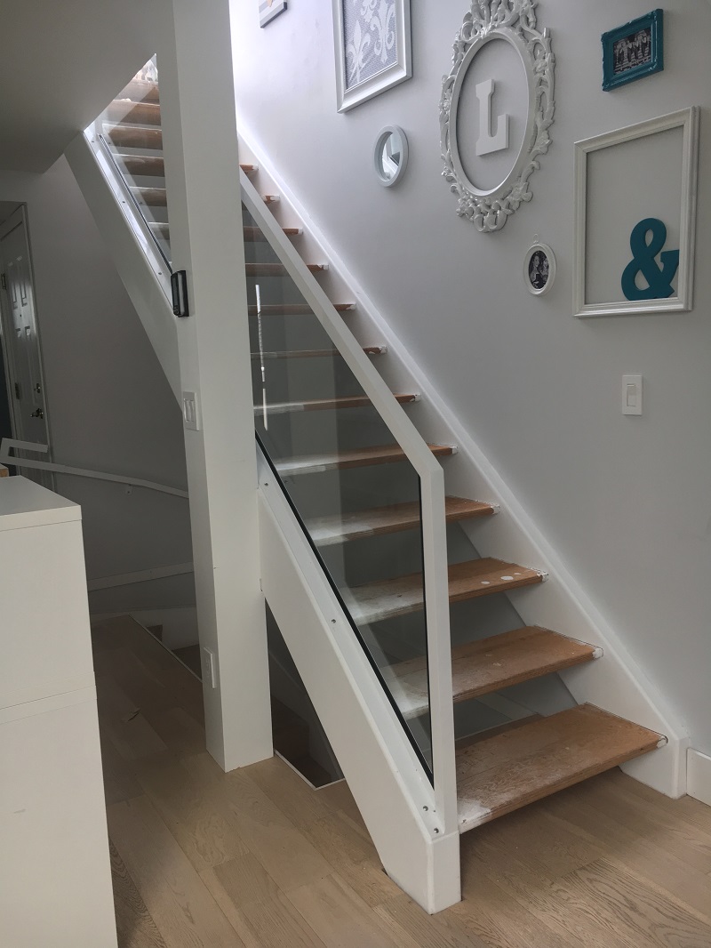 modern interior glass railing, white, vancouver